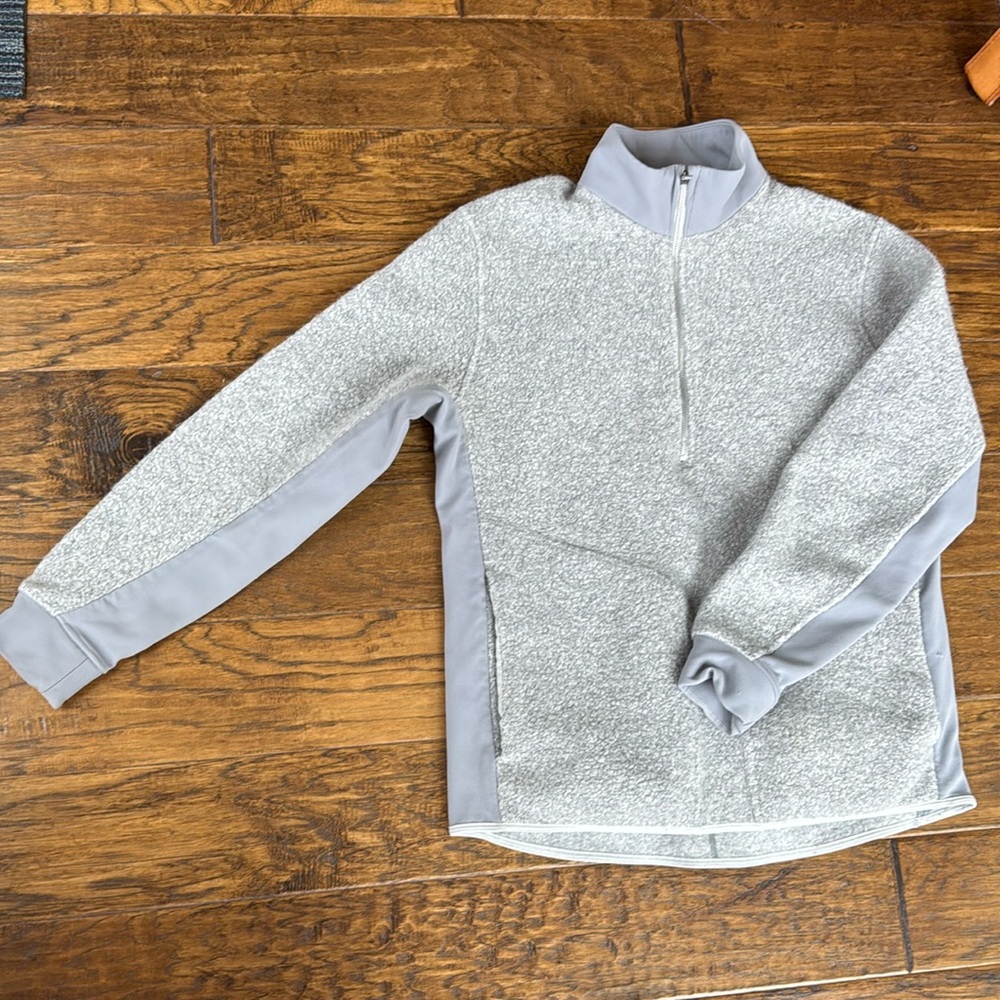 Men’s Lululemon large gray half zip. Great for the cooler months.